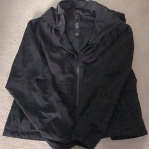 Short LuLulemon jacket, hidden hood in the collar